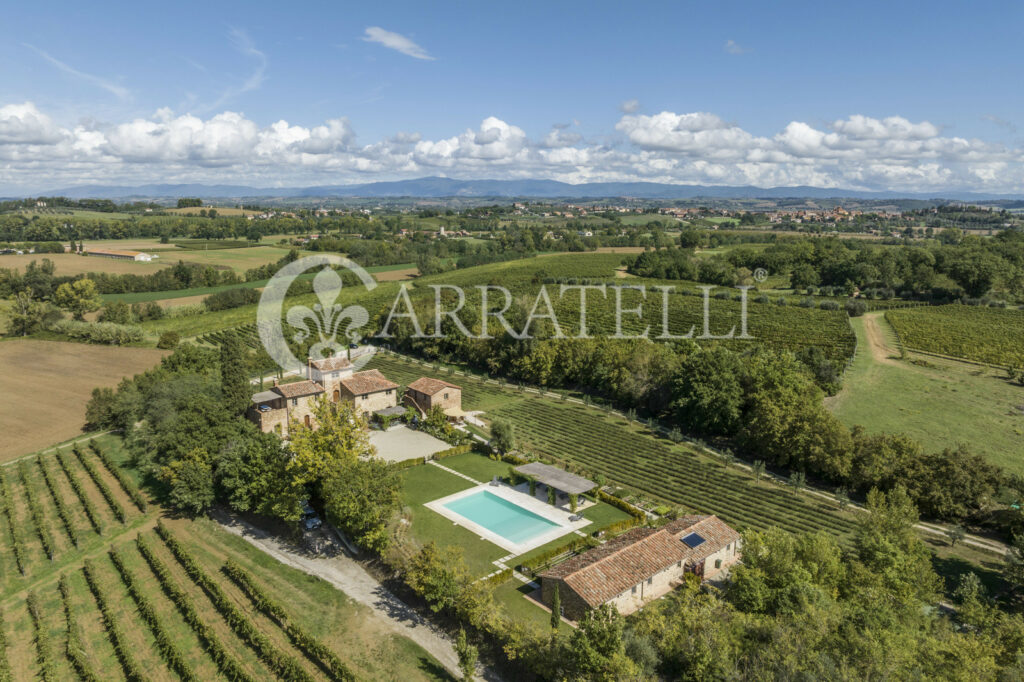 Casale lussuoso con piscina a Montepulciano