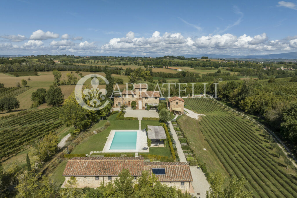 Casale lussuoso con piscina a Montepulciano