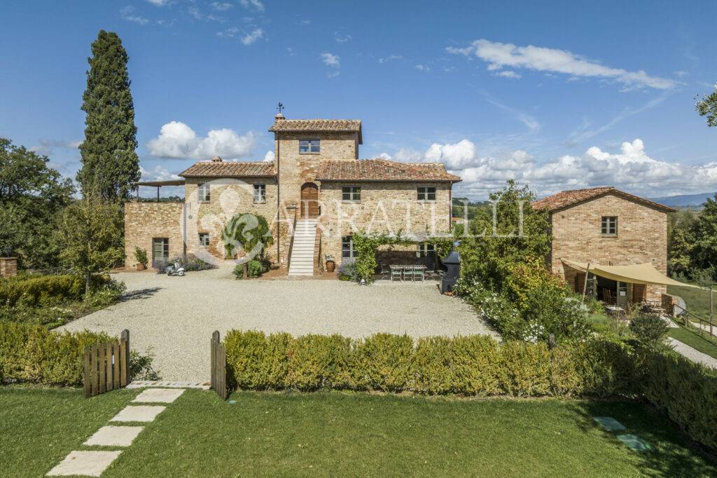 Casale lussuoso con piscina a Montepulciano