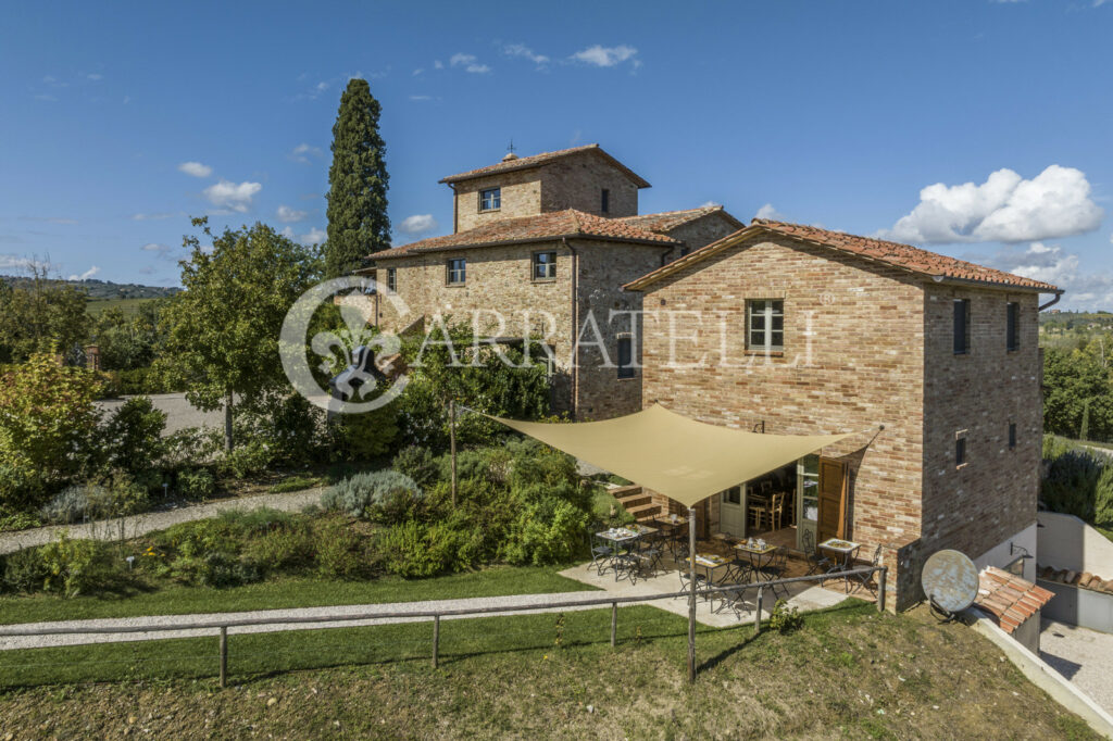 Casale lussuoso con piscina a Montepulciano