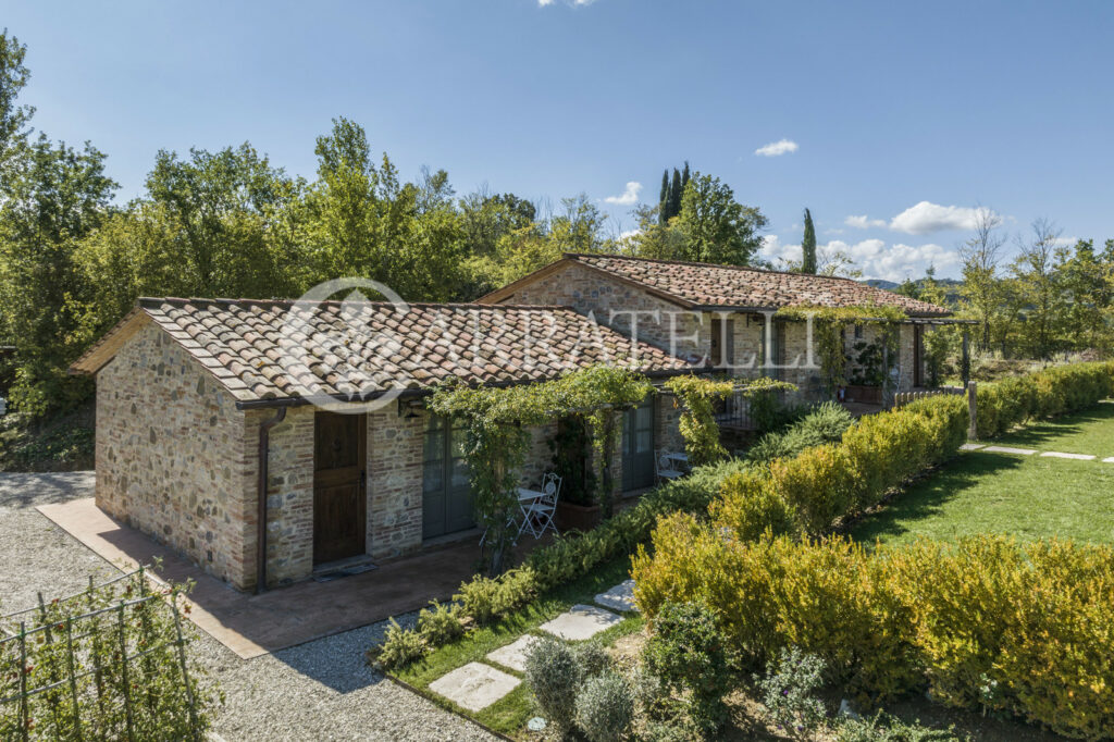 Casale lussuoso con piscina a Montepulciano