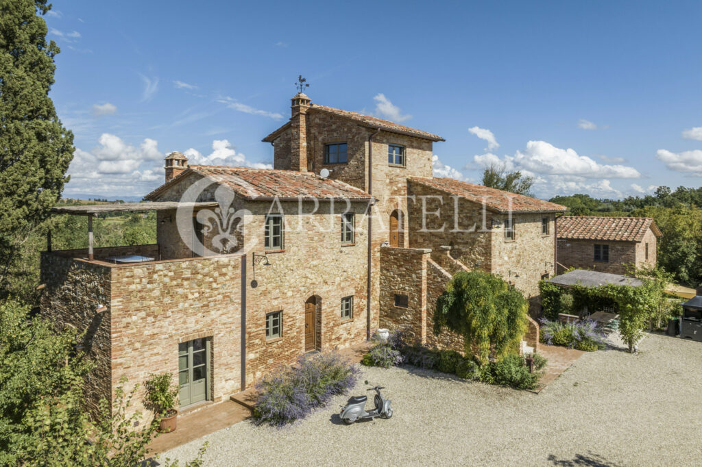 Casale lussuoso con piscina a Montepulciano