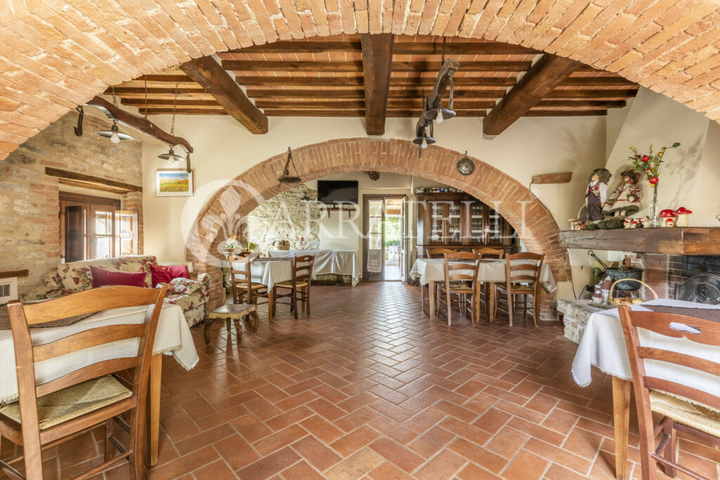 Panoramico casale con piscina a Rapolano Terme