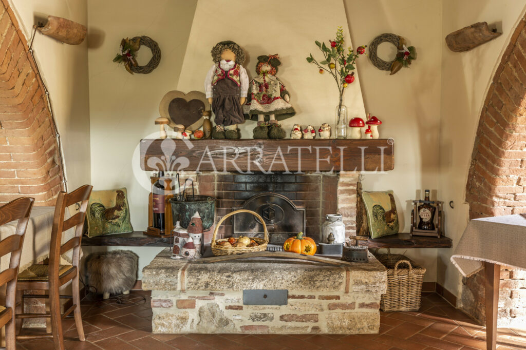 Panoramico casale con piscina a Rapolano Terme