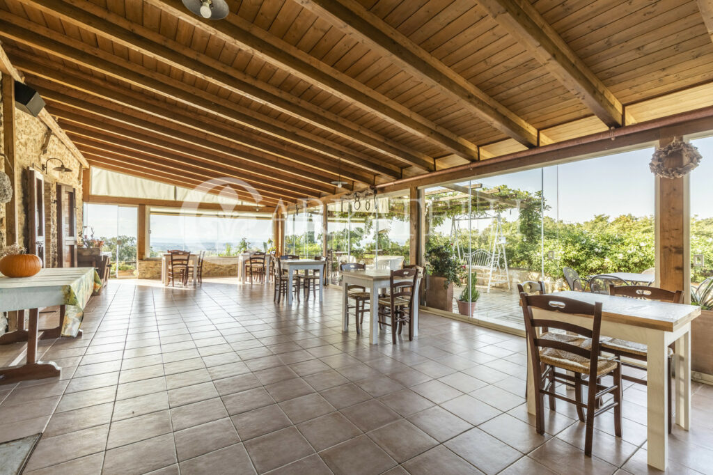 Panoramico casale con piscina a Rapolano Terme