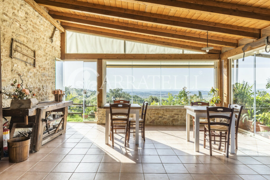 Panoramico casale con piscina a Rapolano Terme