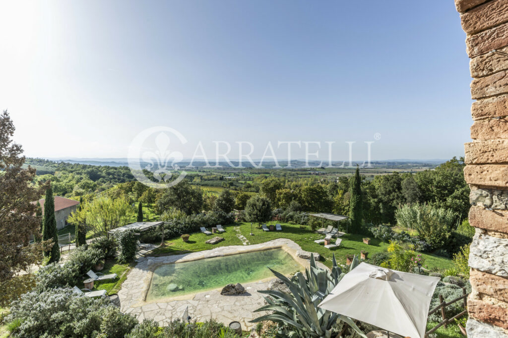 Panoramico casale con piscina a Rapolano Terme