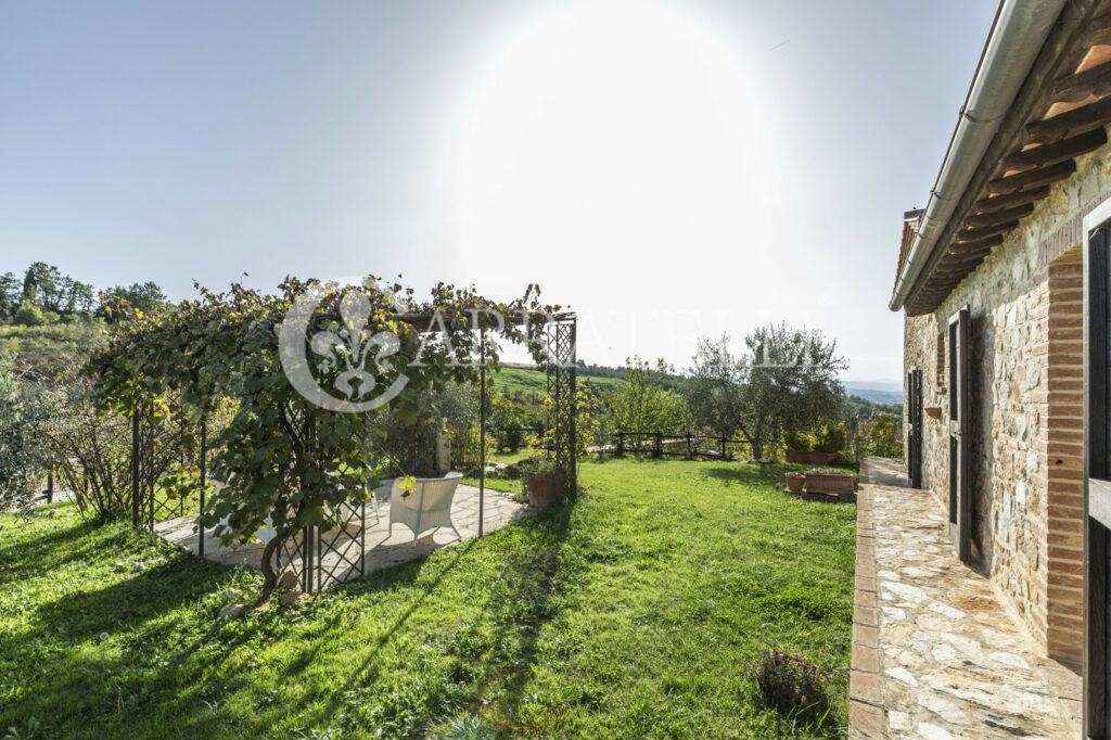 Panoramico casale con piscina a Rapolano Terme