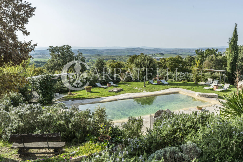 Panoramico casale con piscina a Rapolano Terme