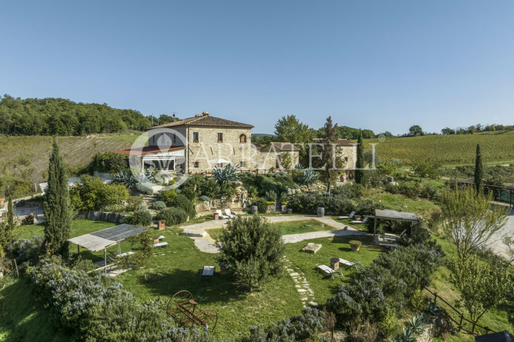 Panoramico casale con piscina a Rapolano Terme