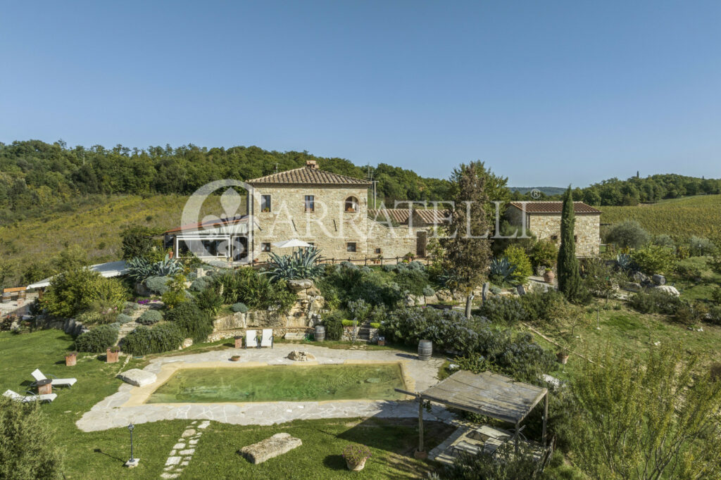 Panoramico casale con piscina a Rapolano Terme