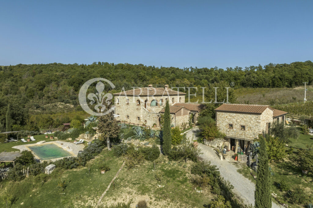 Panoramico casale con piscina a Rapolano Terme