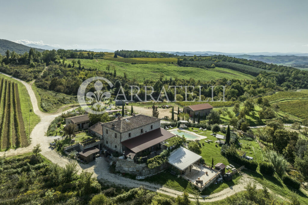 Panoramico casale con piscina a Rapolano Terme