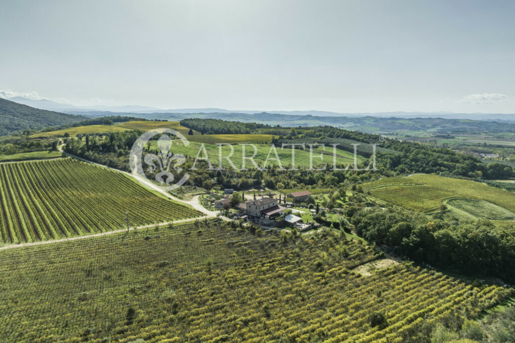 Panoramico casale con piscina a Rapolano Terme