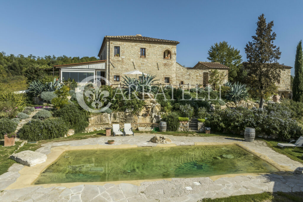 Panoramico casale con piscina a Rapolano Terme