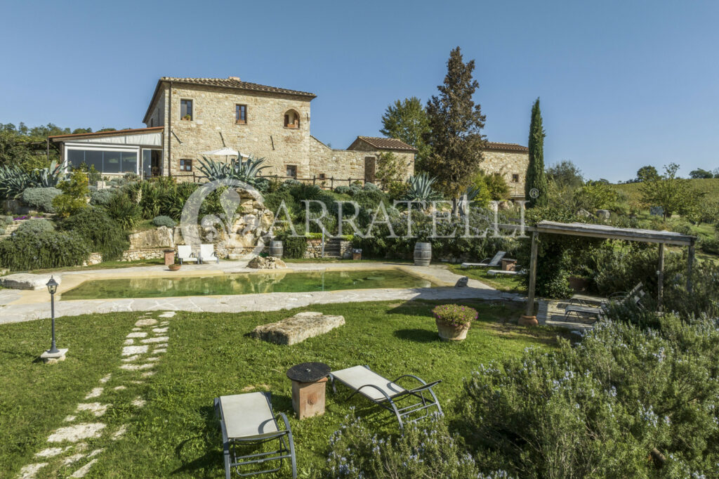 Panoramico casale con piscina a Rapolano Terme