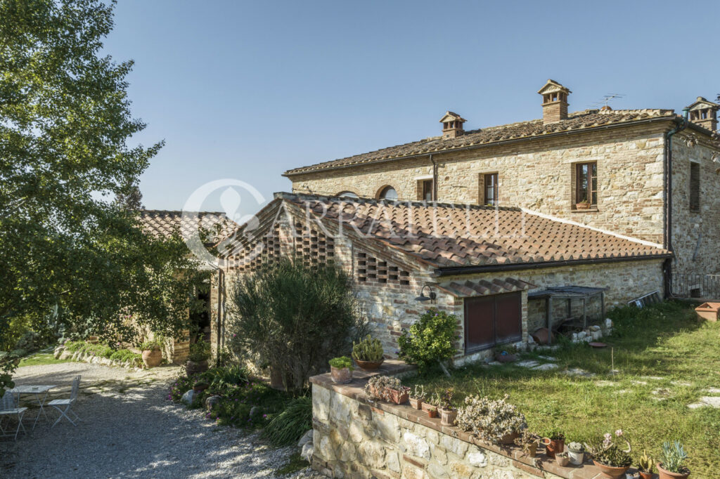 Panoramico casale con piscina a Rapolano Terme