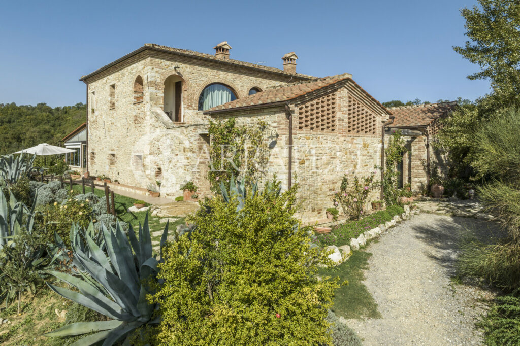 Panoramico casale con piscina a Rapolano Terme