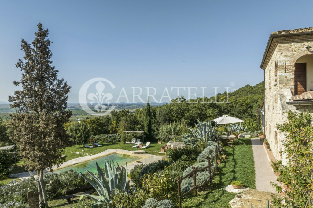 Panoramico casale con piscina a Rapolano Terme