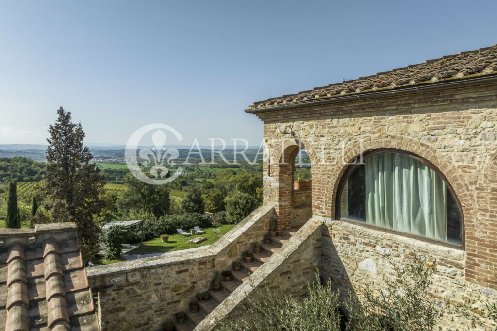 Panoramico casale con piscina a Rapolano Terme