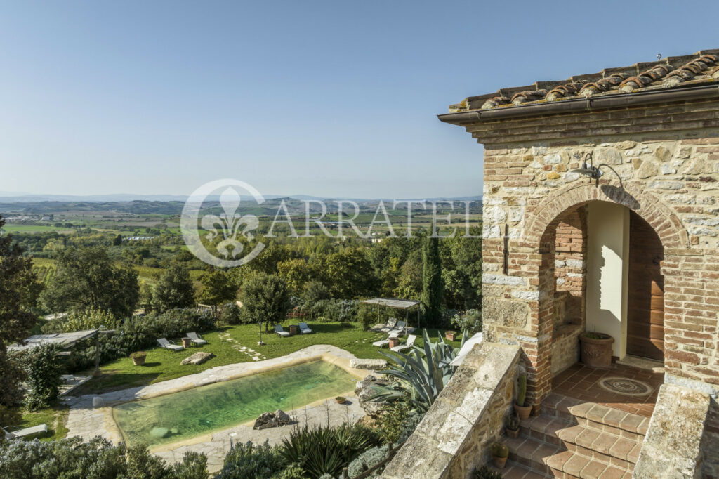 Panoramico casale con piscina a Rapolano Terme