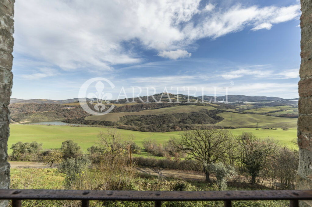 Farm with hunting reserve in Siena