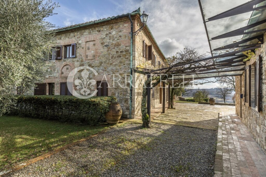 Farm with hunting reserve in Siena