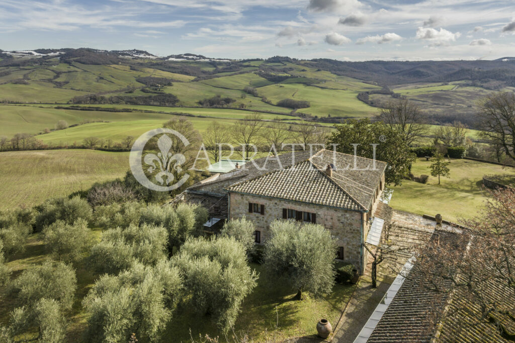 Farm with hunting reserve in Siena