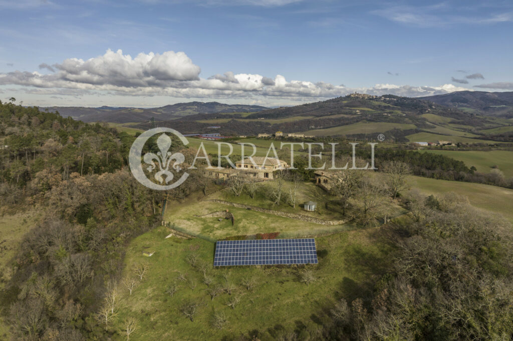 Farm with hunting reserve in Siena