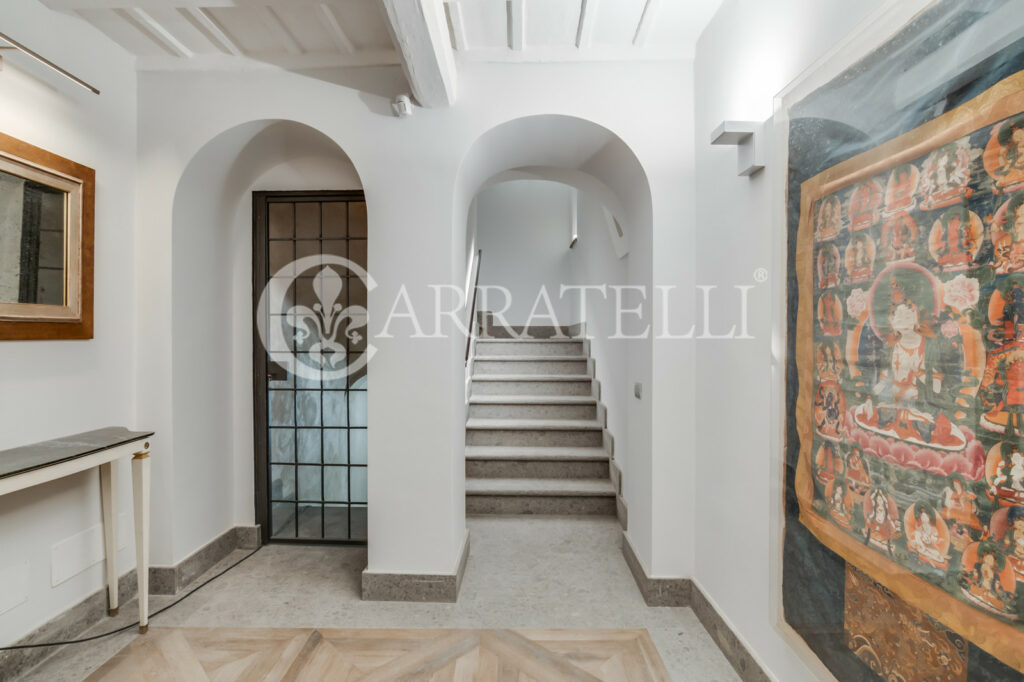 Palazzetto storico con corte interna e garage