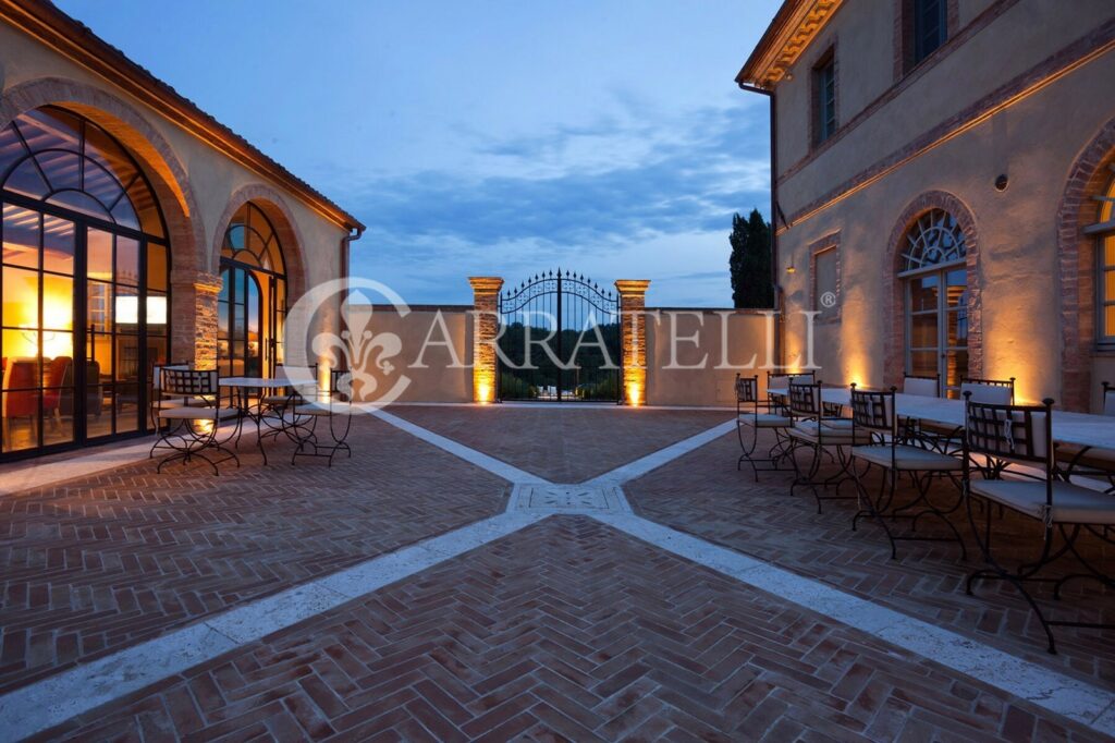 Villa con terreno e piscina a Buonconvento, Siena