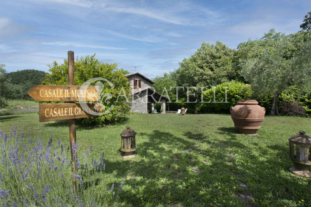 Resort con terreno e piscina vicino a Orvieto