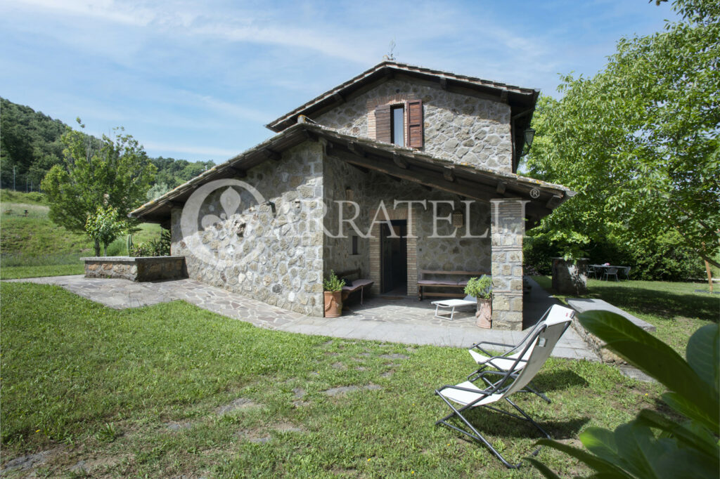 Resort con terreno e piscina vicino a Orvieto