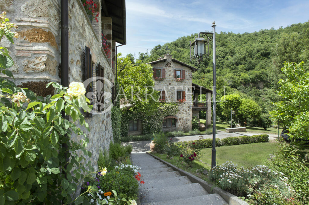 Resort con terreno e piscina vicino a Orvieto