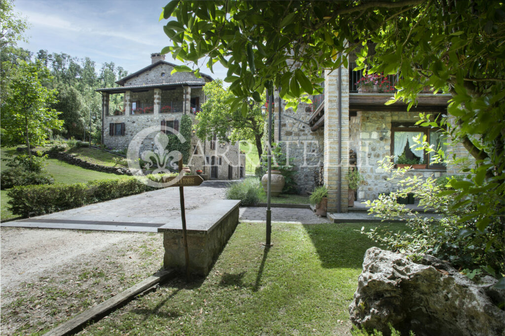 Resort con terreno e piscina vicino a Orvieto