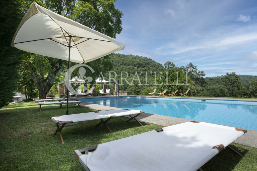 Resort con terreno e piscina vicino a Orvieto