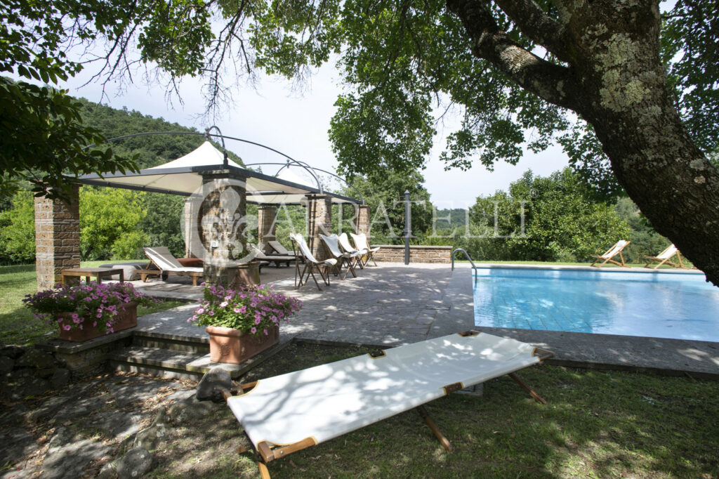 Resort con terreno e piscina vicino a Orvieto