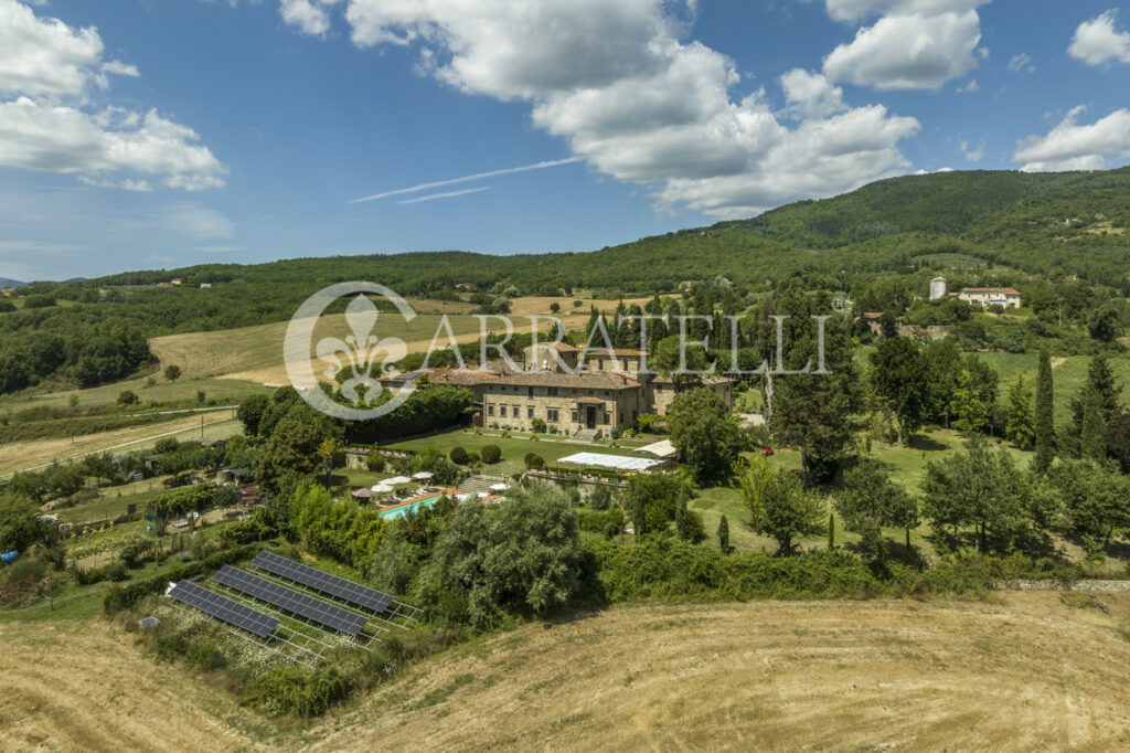 Elegant Medicea villa in the heart of Tuscany