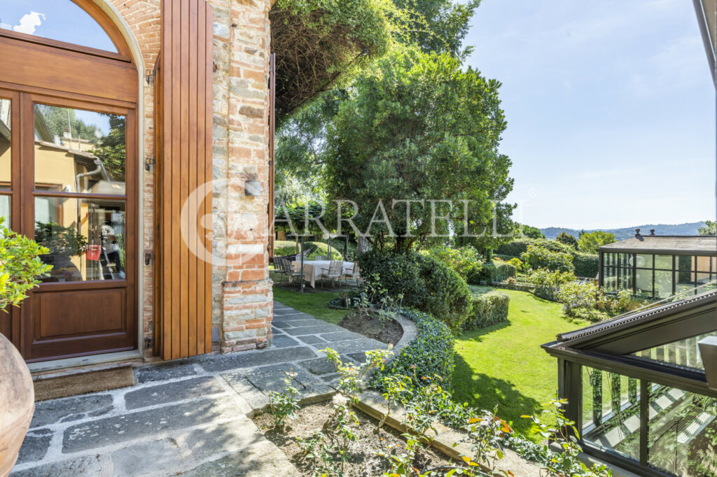 Villa di prestigio con giardino e piscina Firenze