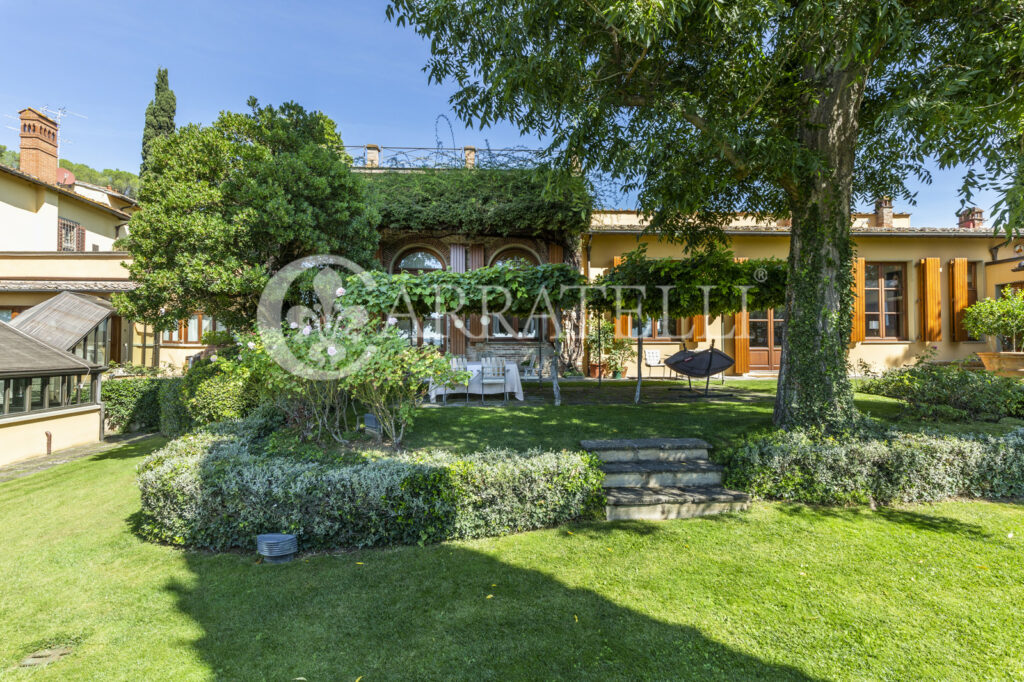 Villa di prestigio con giardino e piscina Firenze