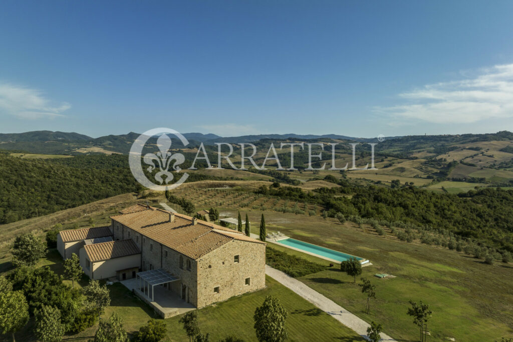 Incantevole casale con terreno e piscina, Volterra