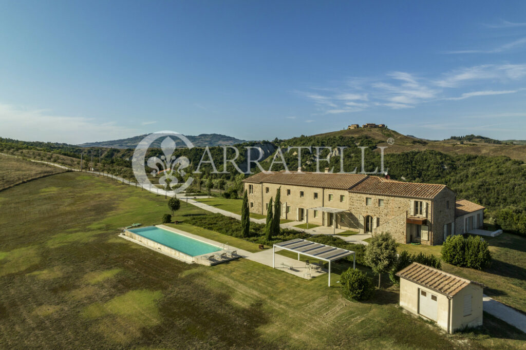 Incantevole casale con terreno e piscina, Volterra