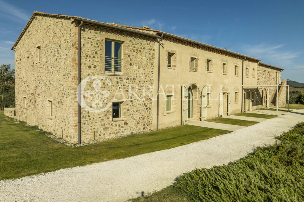 Incantevole casale con terreno e piscina, Volterra