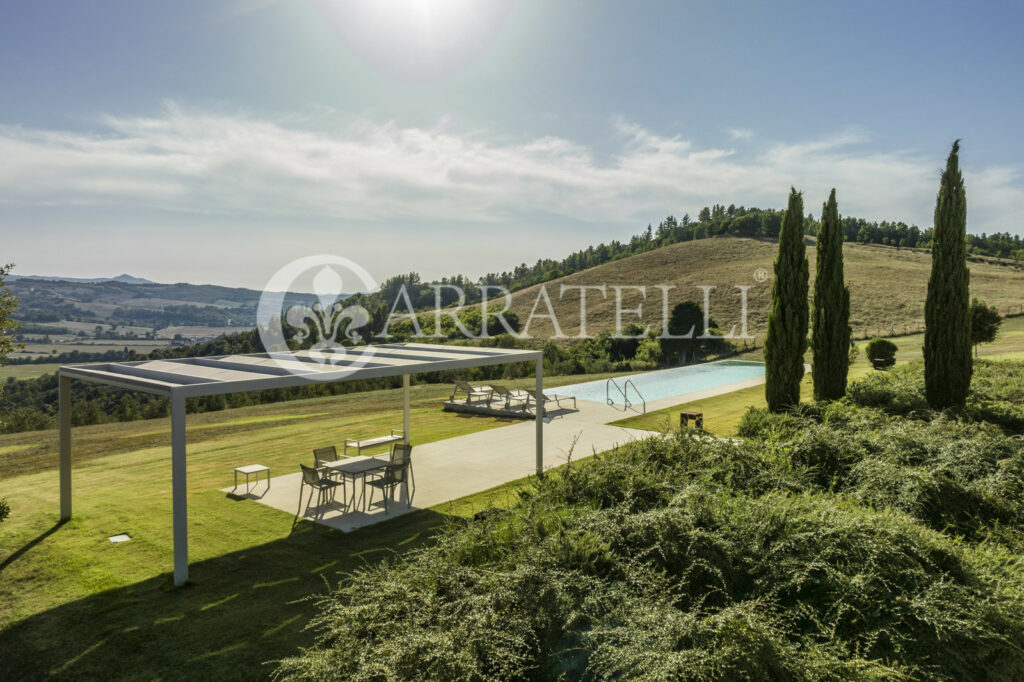 Incantevole casale con terreno e piscina, Volterra