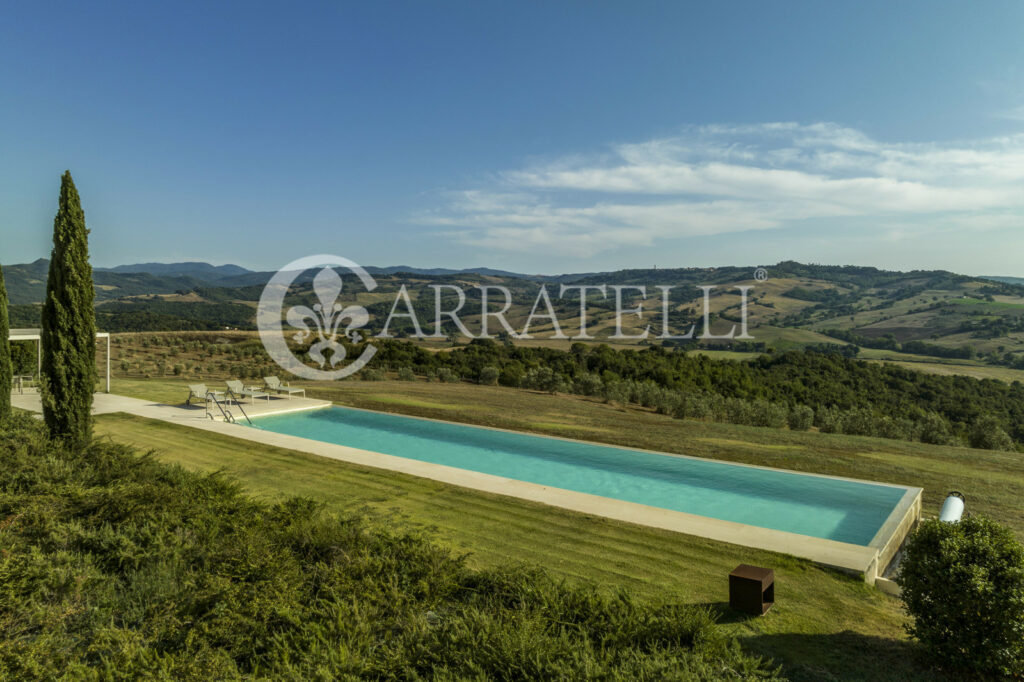 Incantevole casale con terreno e piscina, Volterra