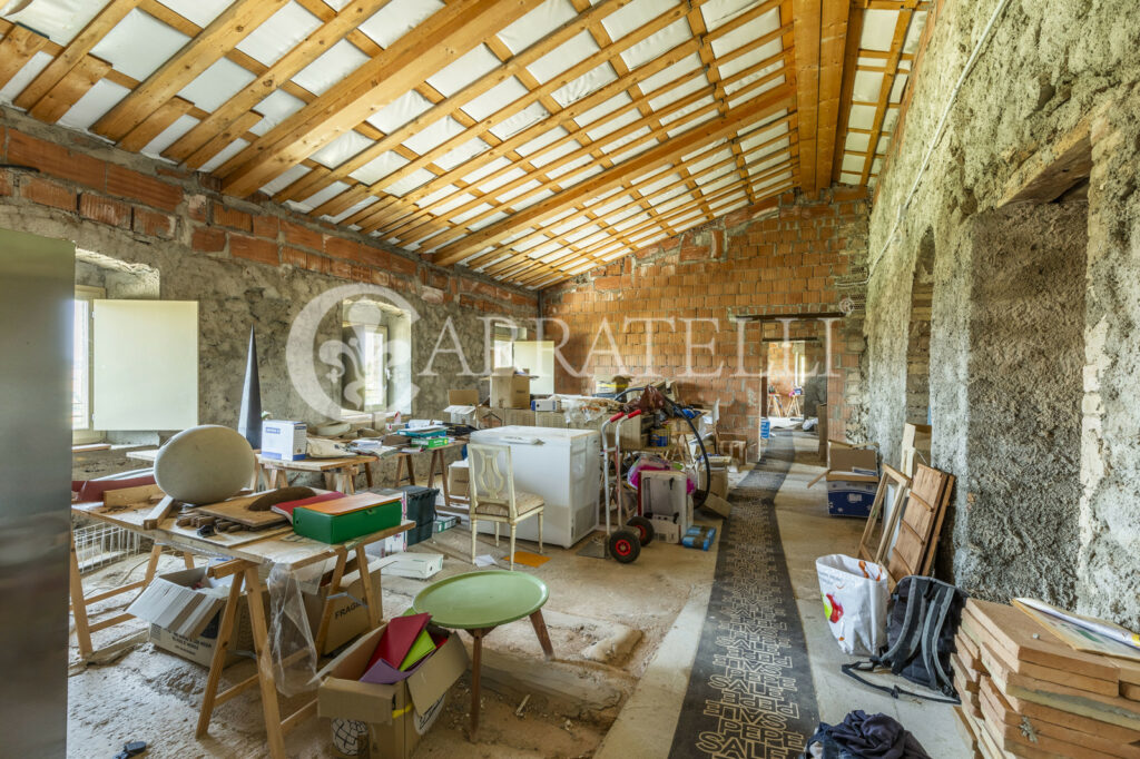 Incantevole casale con terreno e piscina, Volterra