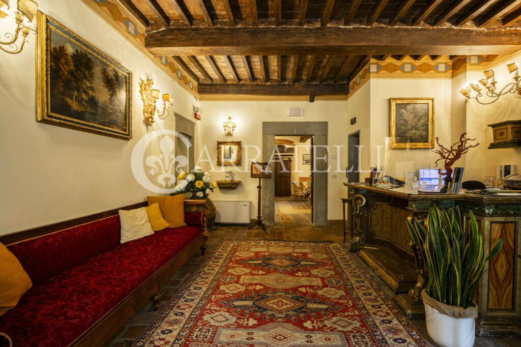 Villa nobiliare con piscina e dépendance a Cortona