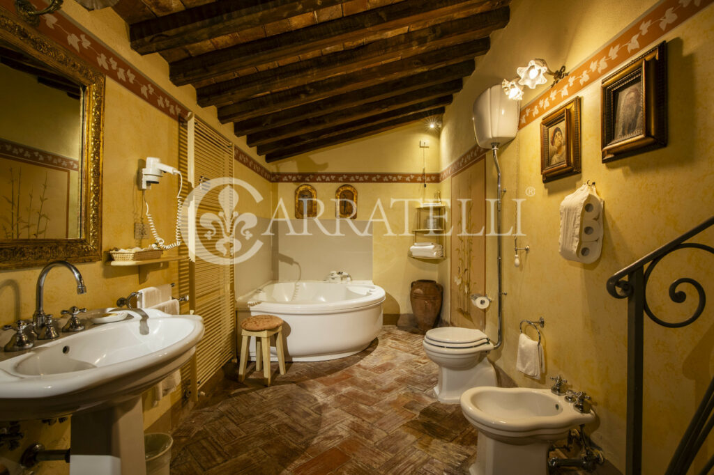 Villa nobiliare con piscina e dépendance a Cortona