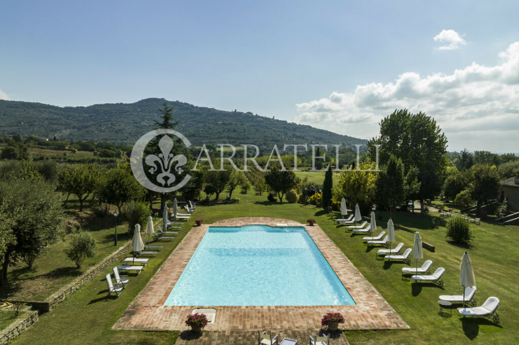 Villa nobiliare con piscina e dépendance a Cortona