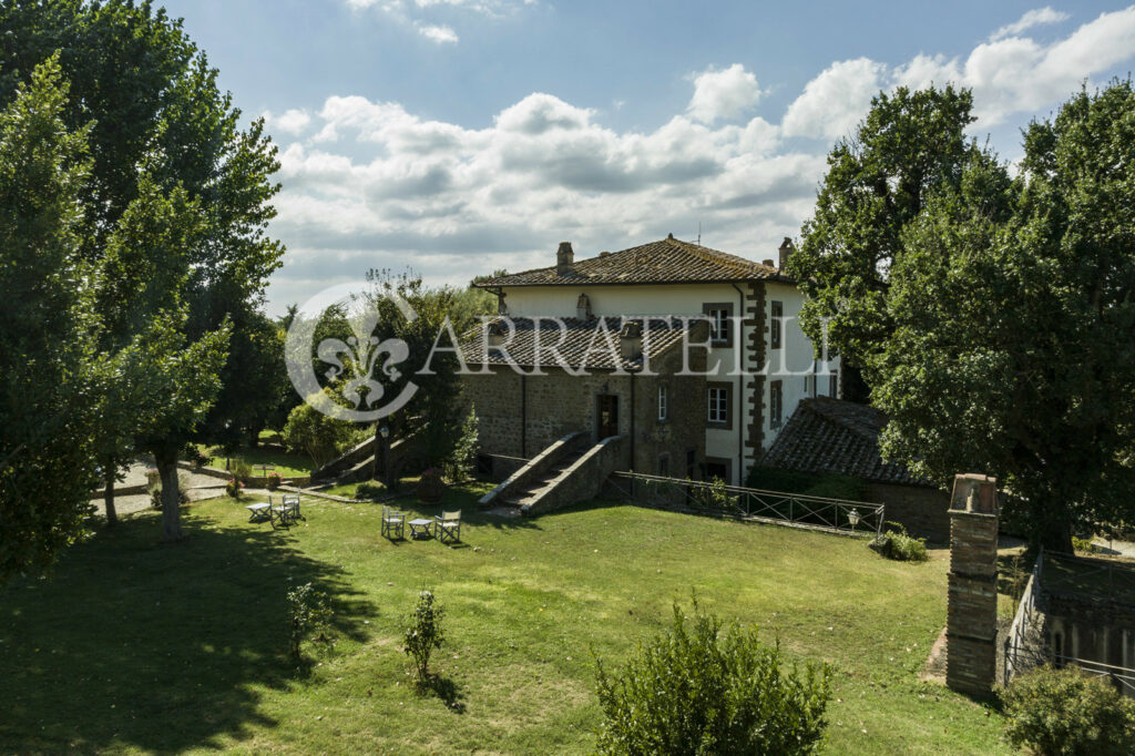 Villa nobiliare con piscina e dépendance a Cortona